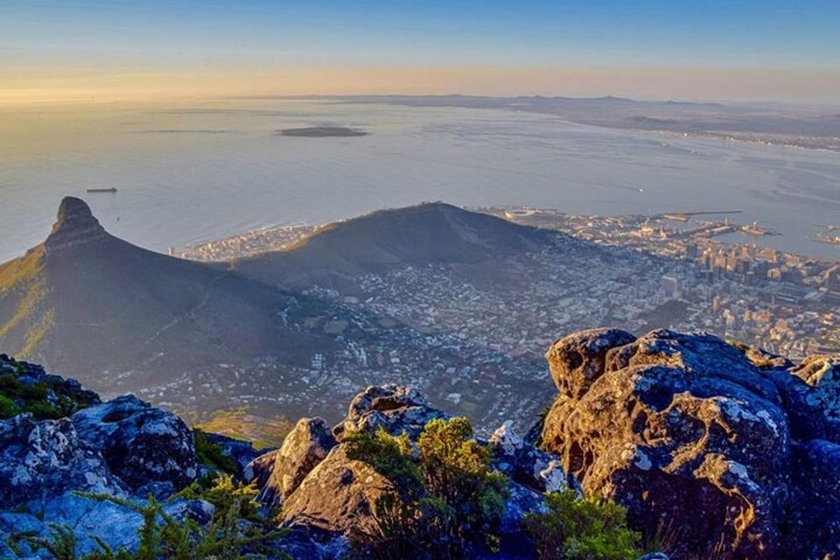 pemandangan kota Cape Town dari puncak gunung