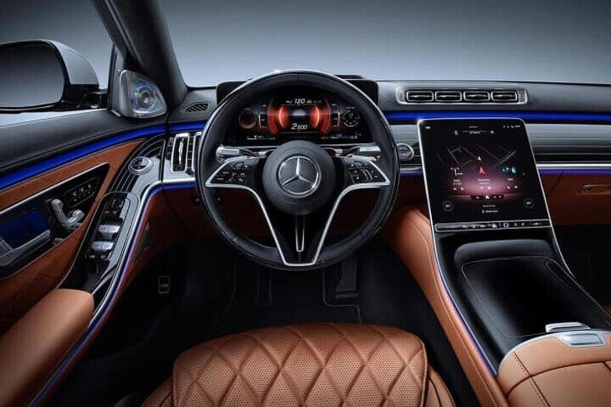 Útsýni yfir stjórnklefa Mercedes Benz bíls