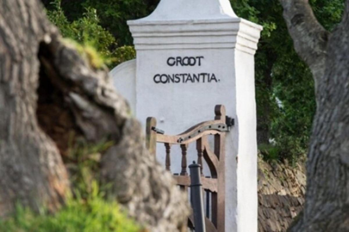 табела с думите croot costustasia на сграда