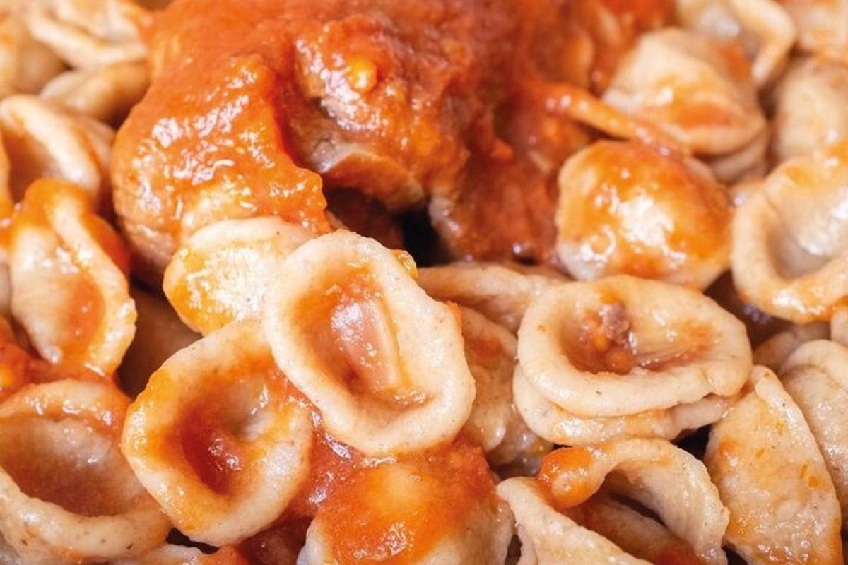 a close up of a pile of pretzels with sauce