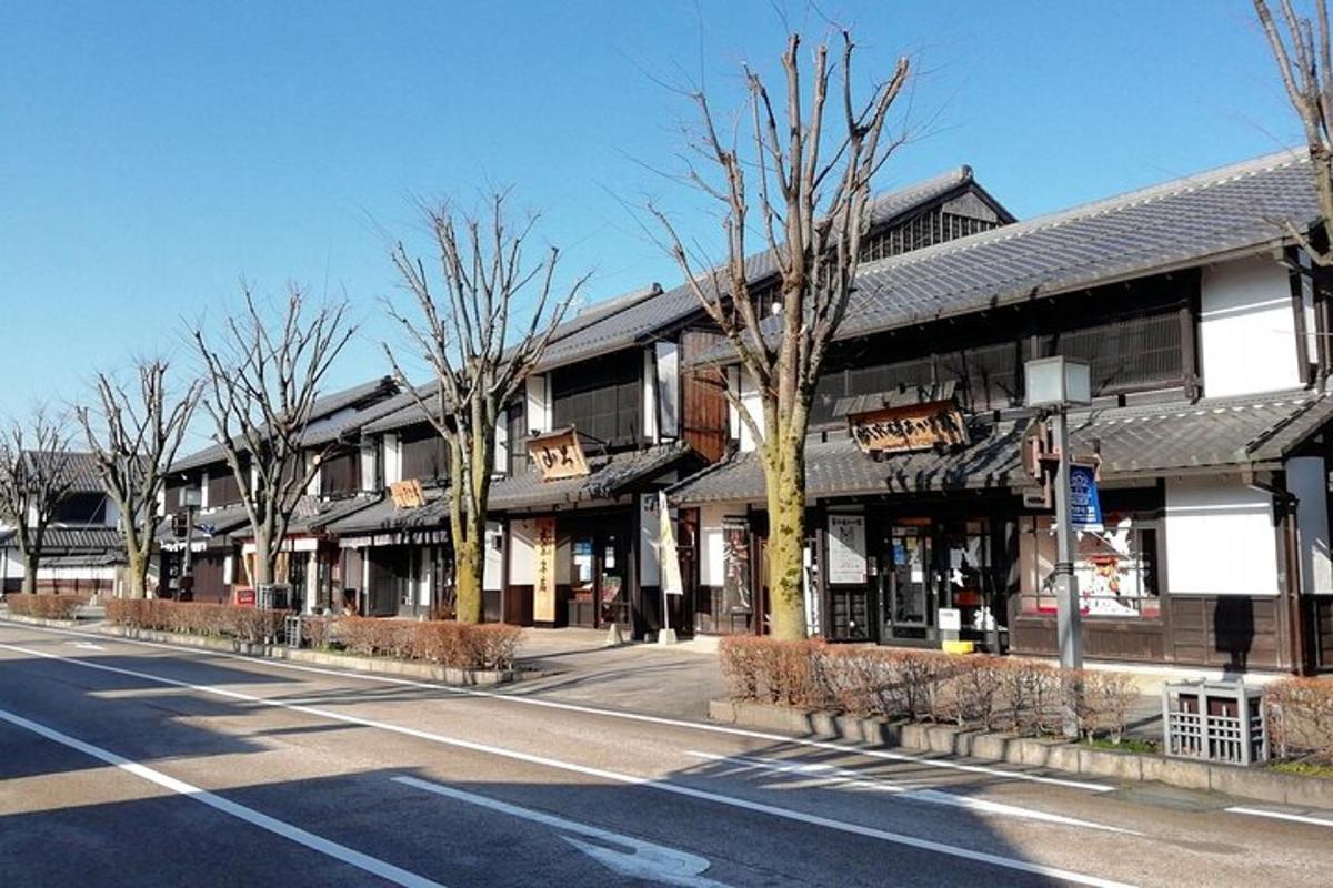 通り沿いにある建物