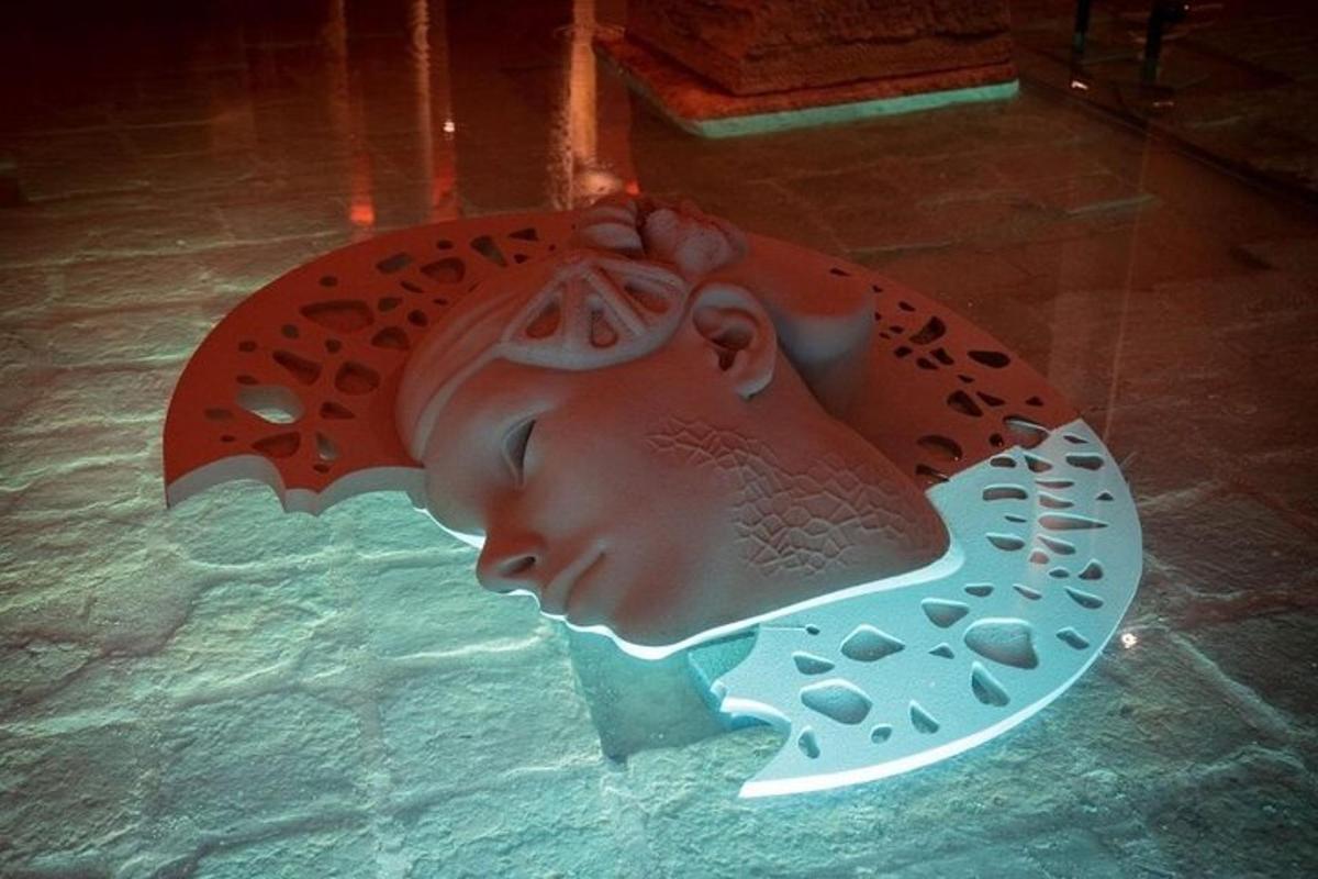 a statue of a woman with her head