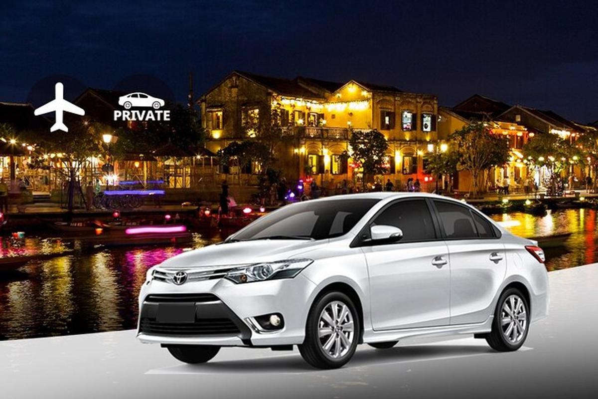 un Toyota blanc aparcat davant d'un riu