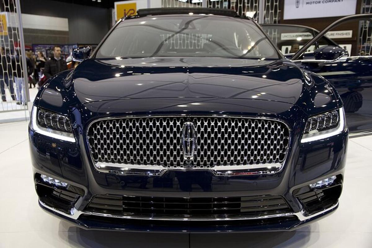 luxusní auto vystavené na výstavě