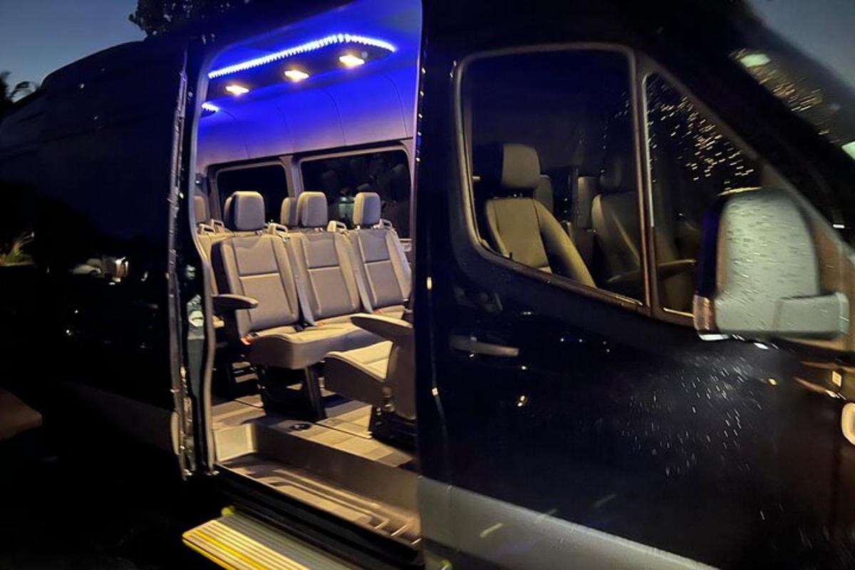 un primo piano della cabina di pilotaggio di un aereo