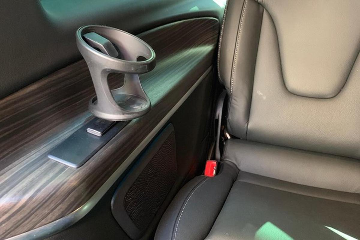 iste auto tagaistmel