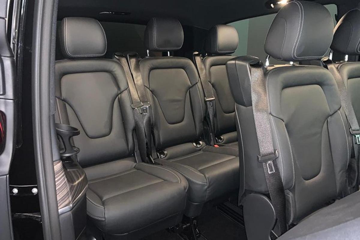 imej tempat duduk belakang van mini