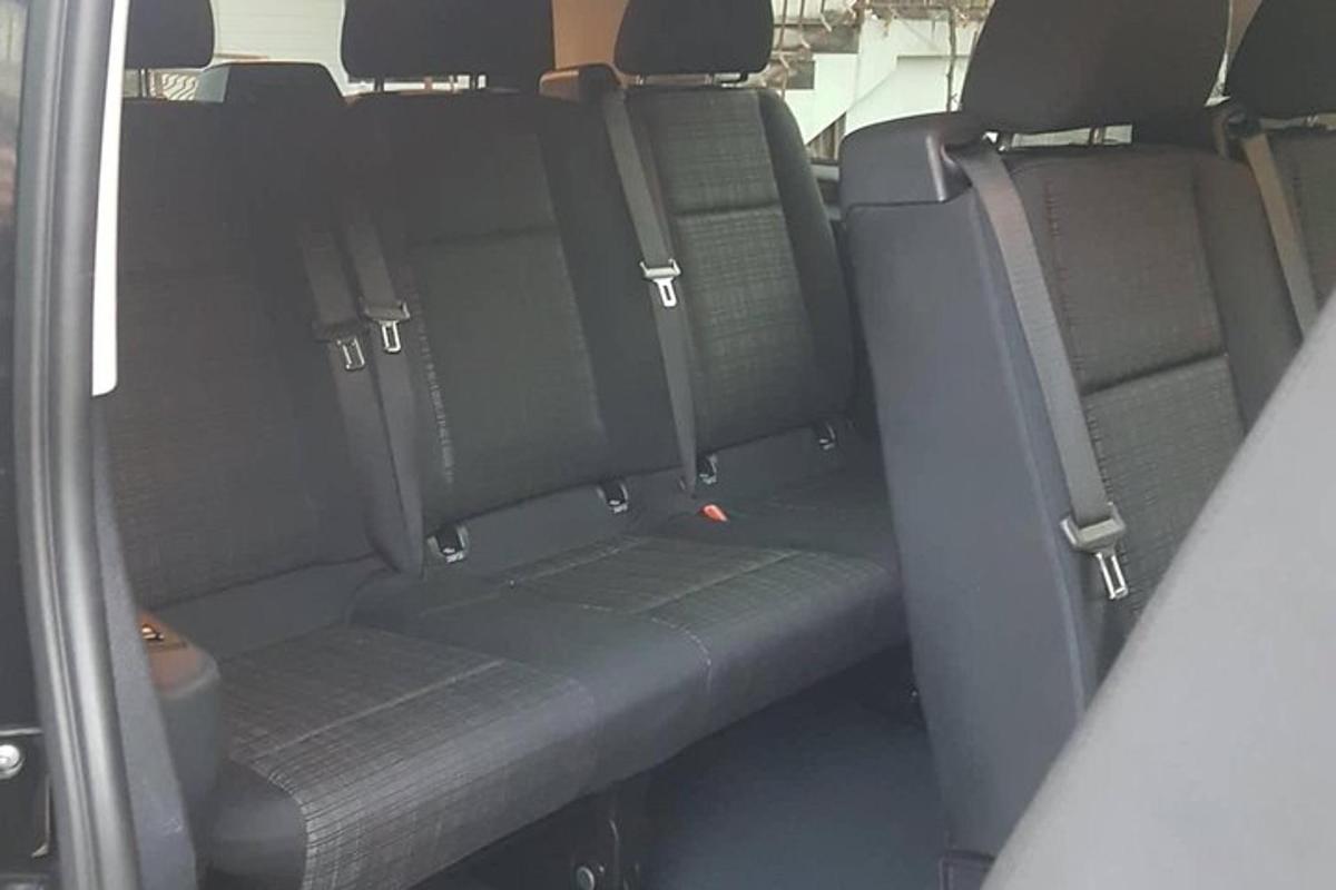 tuščia sėdynė automobilio gale