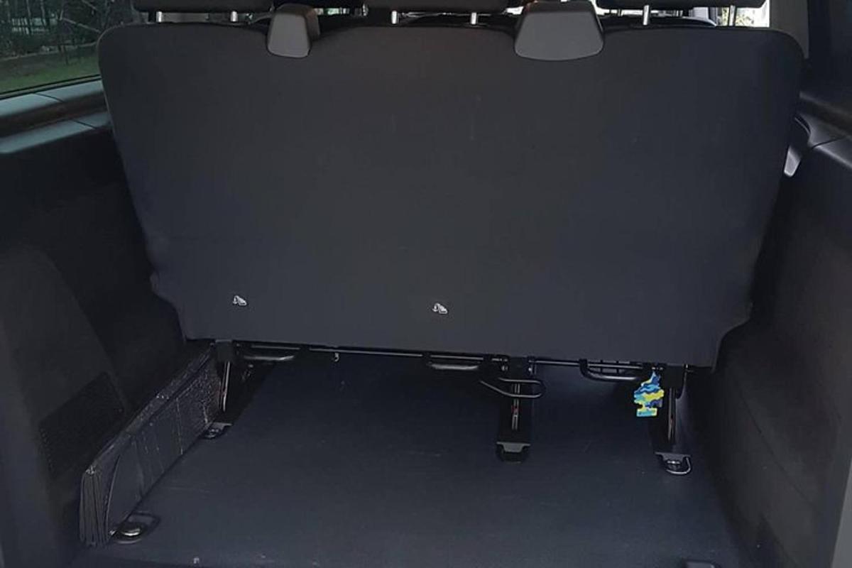 automobilio bagažinės galinis vaizdas
