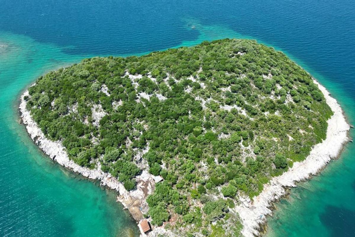 otok sredi oceana