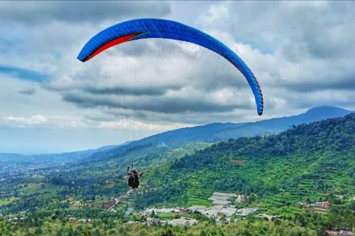 a person flying a parachute in the sky