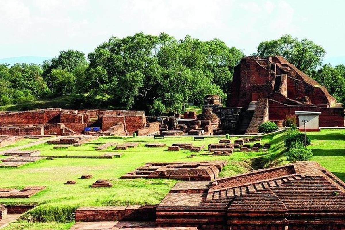 Una vista de las ruinas de un edificio antiguo.