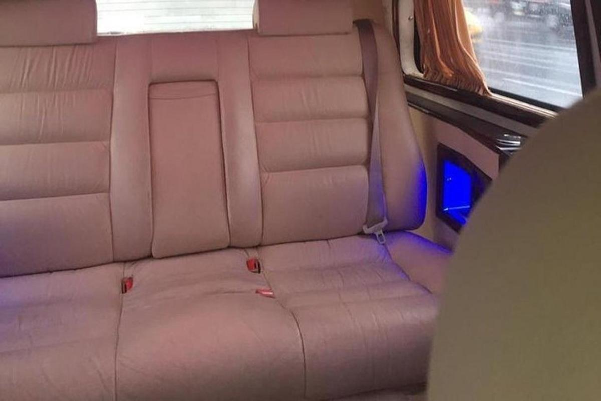 sofa di belakang kereta