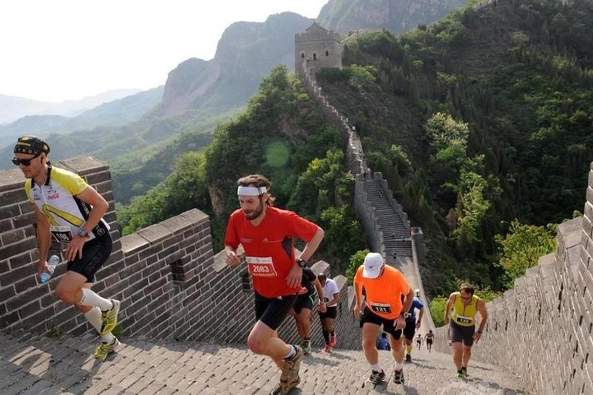 a group of people running on the great wall