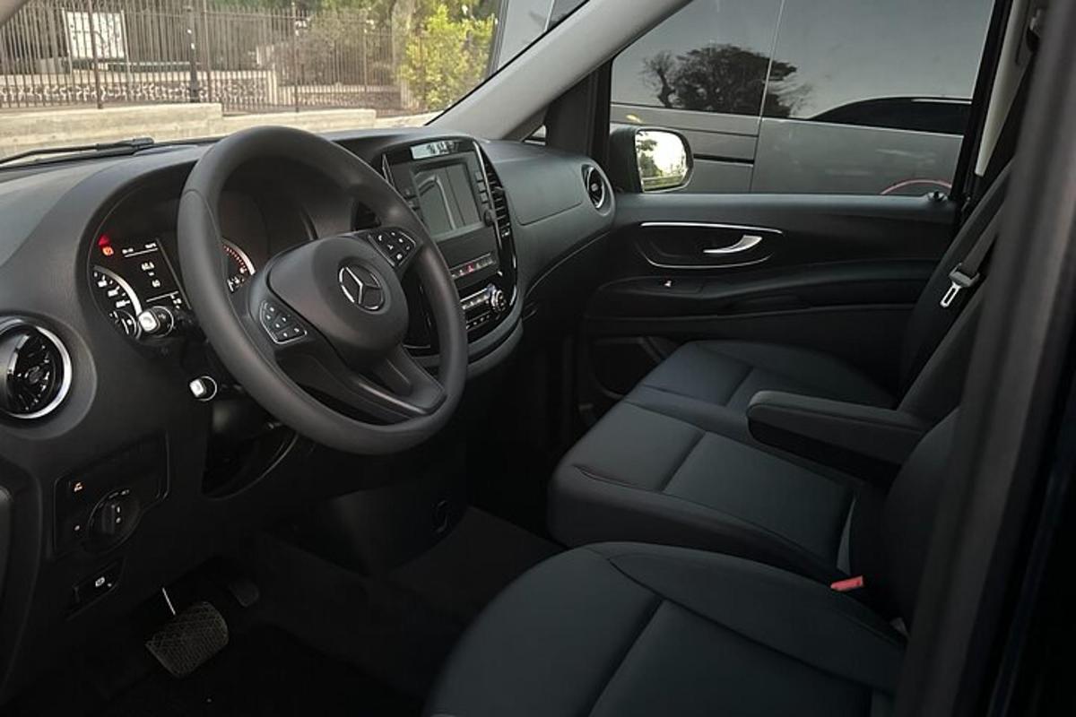 Útsýni yfir stjórnklefa Acedes Benz bíls