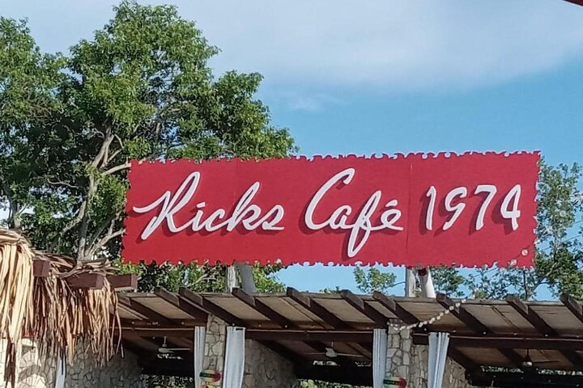tanda untuk kafe kielele di bangunan
