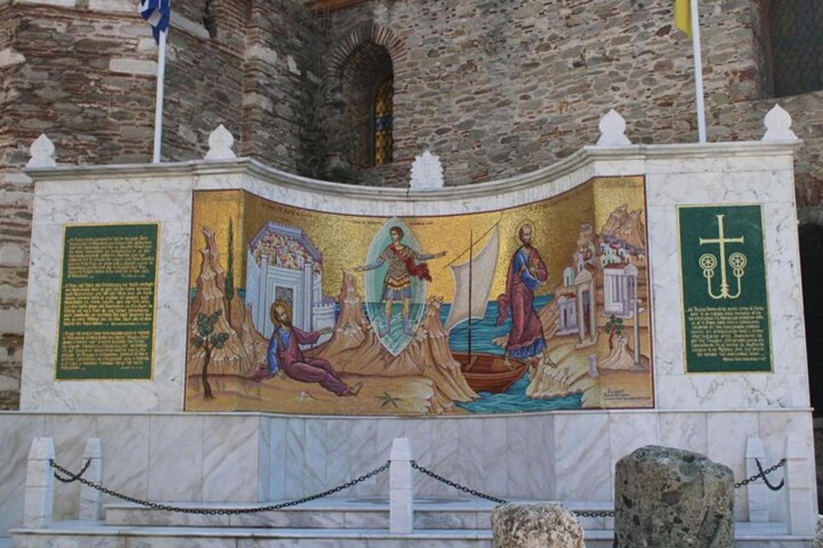 ένας πίνακας ζωγραφικής στην πλευρά ενός κτιρίου