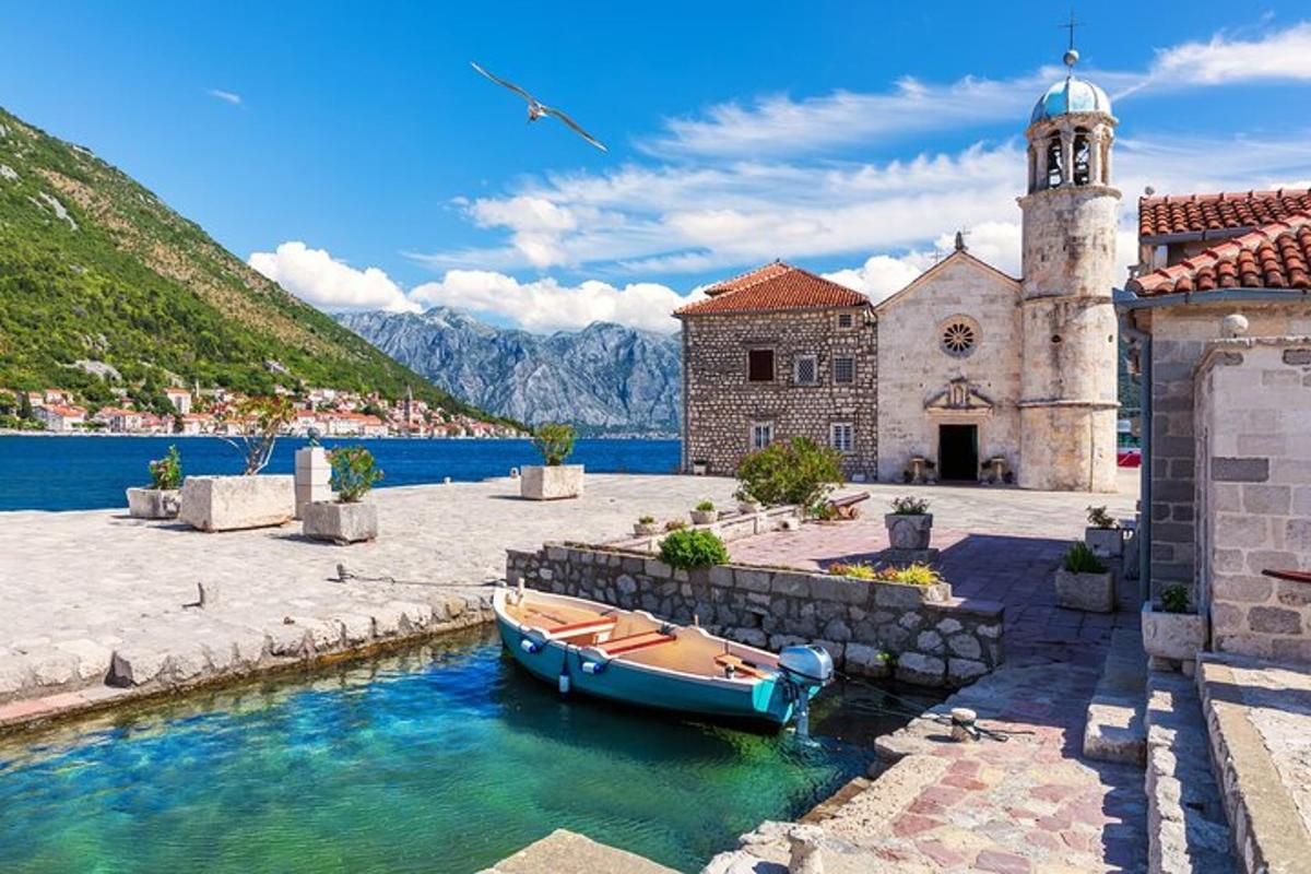 a boat in the water in front of a building