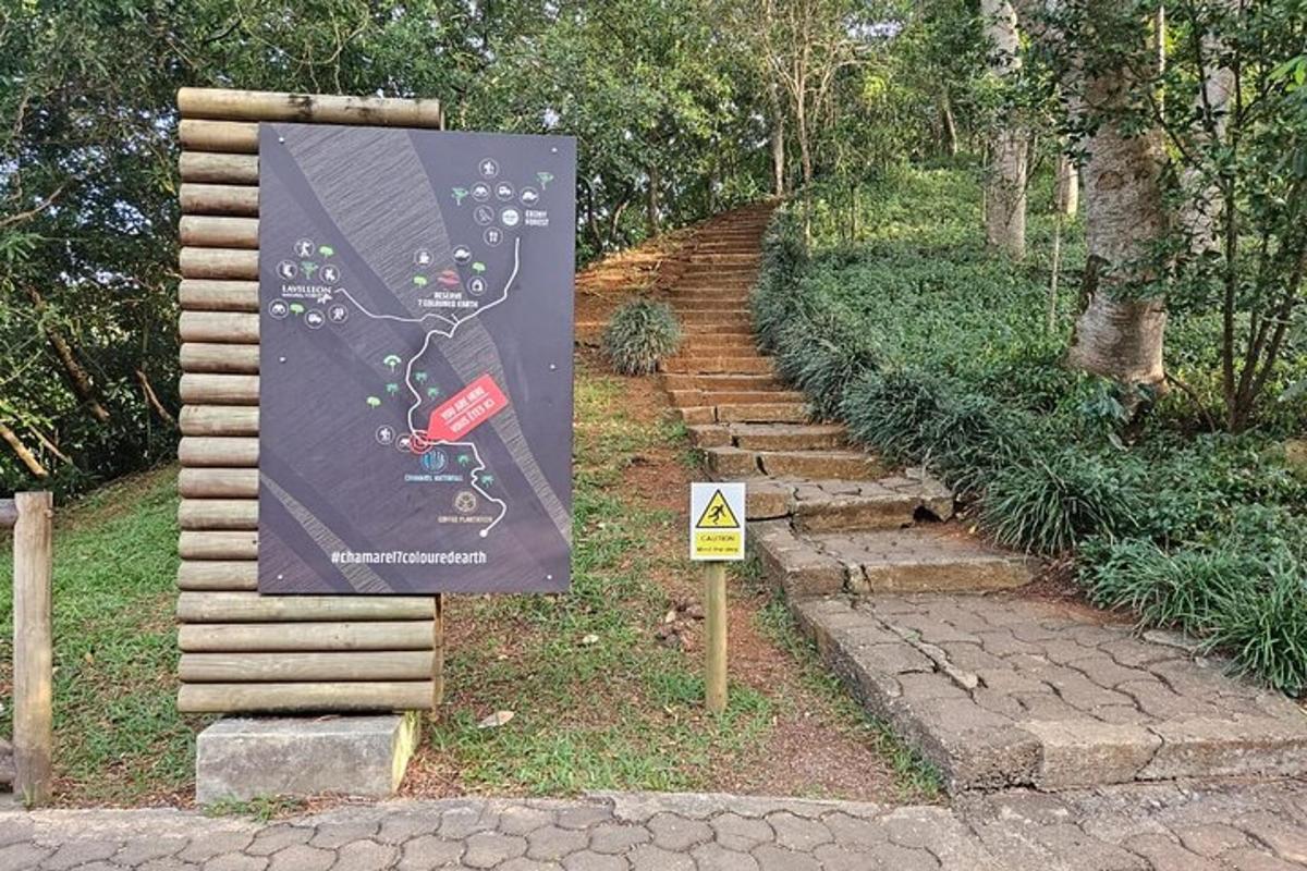 znak, ki sedi ob strani stopnic