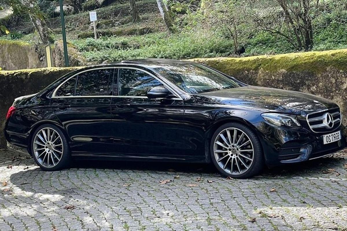 must auto pargitud telliskiviteele