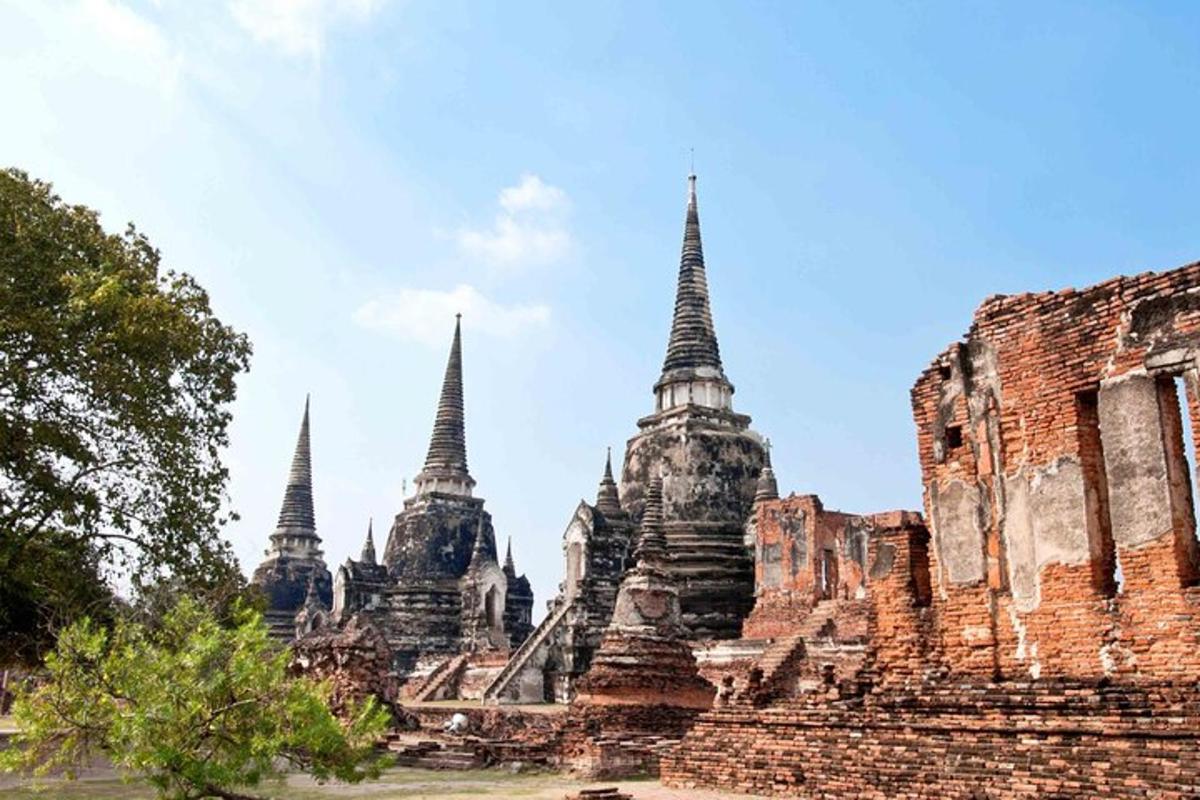 Una vista arqueológica de un templo en Ayutthaya