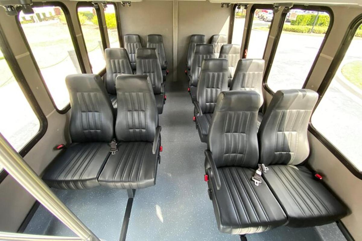 vrsta praznih sedežev na avtobusu