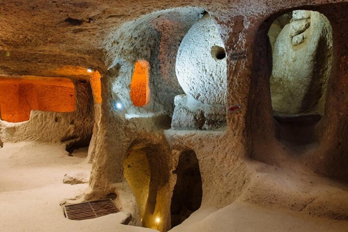 ένα άγαλμα ενός ελέφαντα σε μια σπηλιά