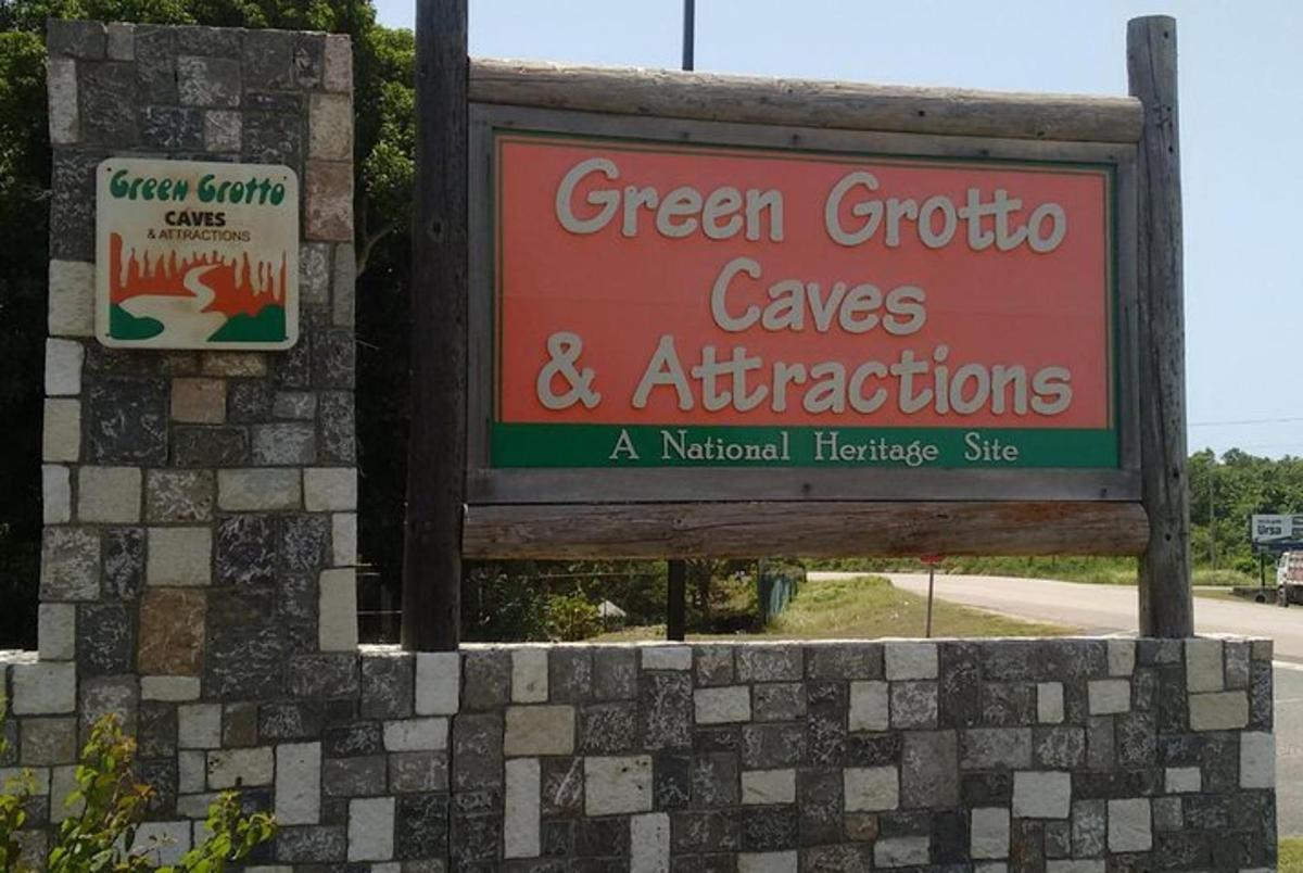 tanda untuk gua croota hijau dan tarikan