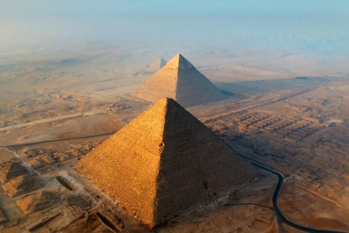 pemandangan udara piramid giza