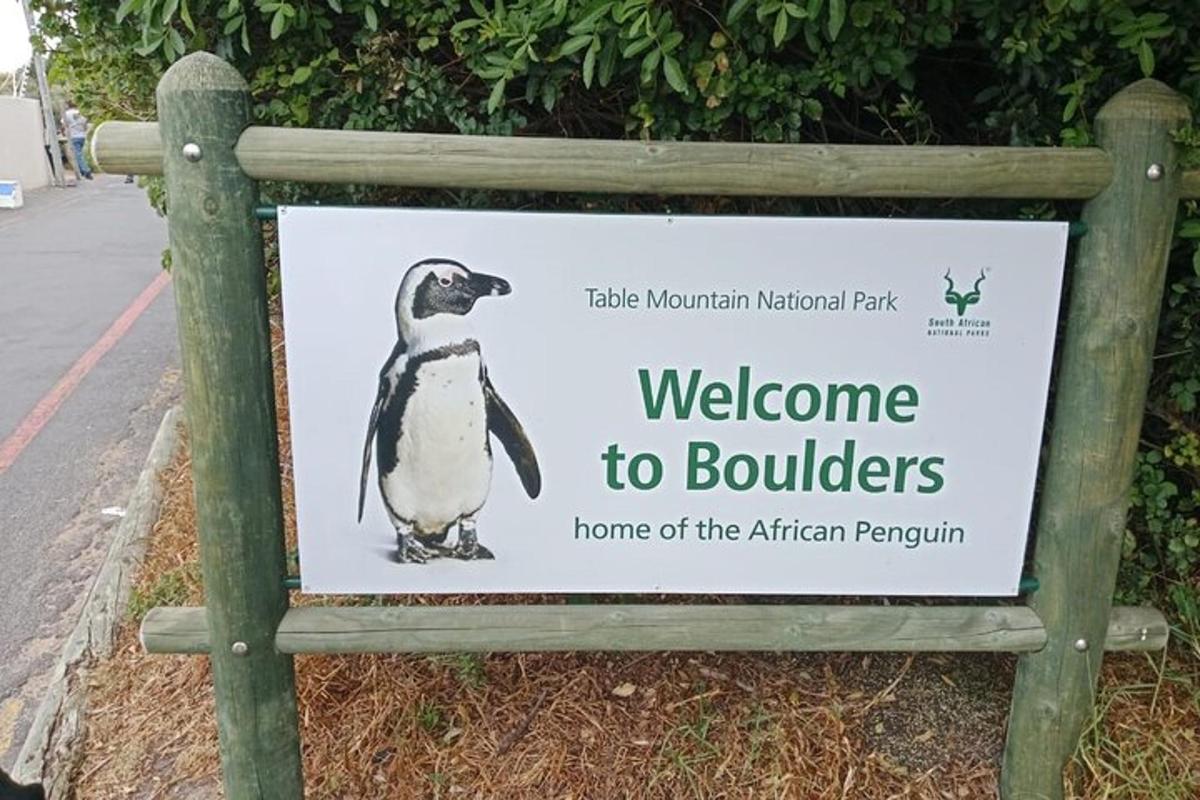 tanda selamat datang ke rumah batu-batu penguin afrika