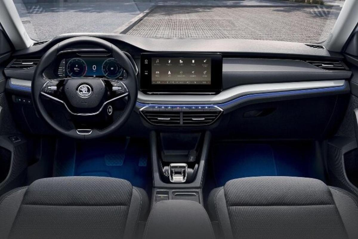 ein Blick auf das Armaturenbrett eines Nissan Rogue