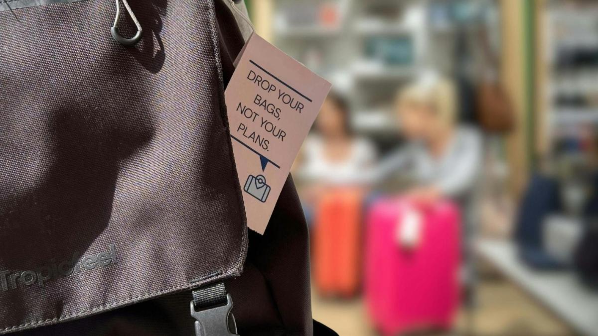 a tag is attached to the back of a jacket
