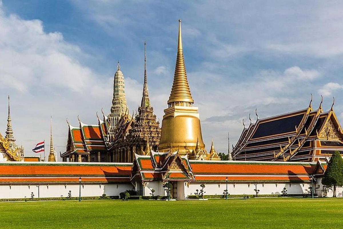 a building with a bunch of pagodas on it