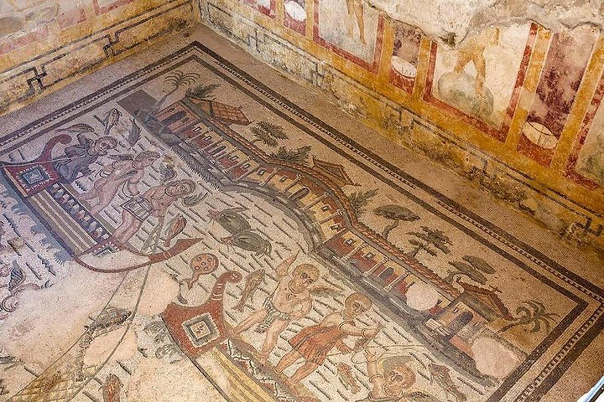 et utsnitt av et mosaikkgulv i en bygning