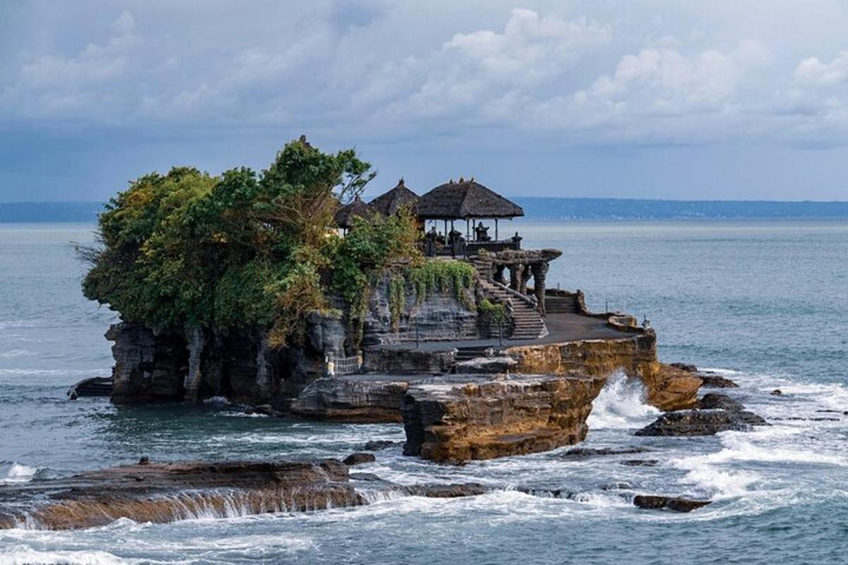 建物が建っている海の島