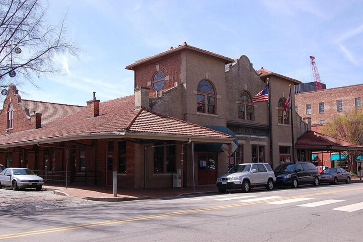 a building with cars parked in front of it on a street