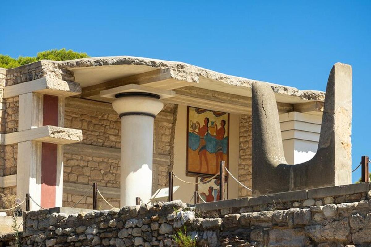 un edificio con un dipinto sul lato