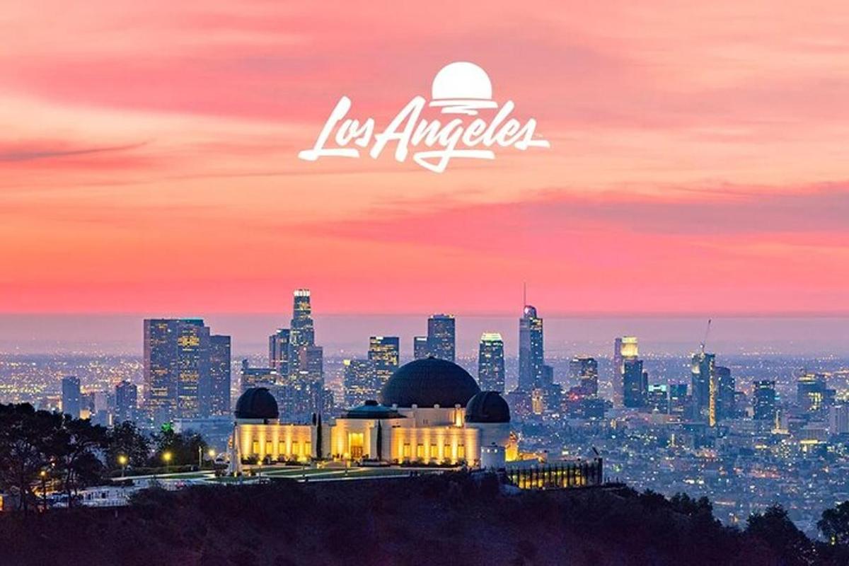 pemandangan latar langit los angeles pada waktu matahari terbenam