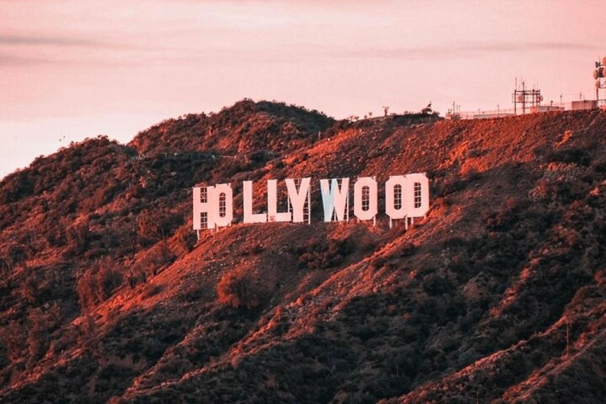 hollywoodsky nápis na vrchole hory