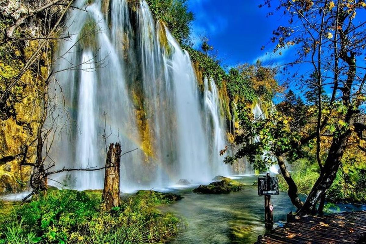 водоспад посеред річки