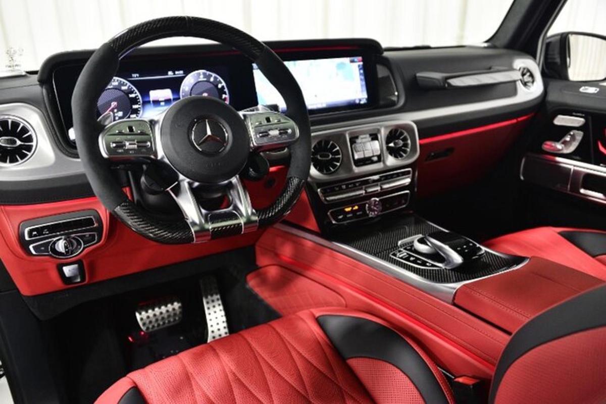 Vaade Acedes Benzi auto kabiinile