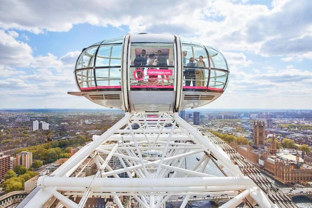 a ride on a ferris wheel in a city