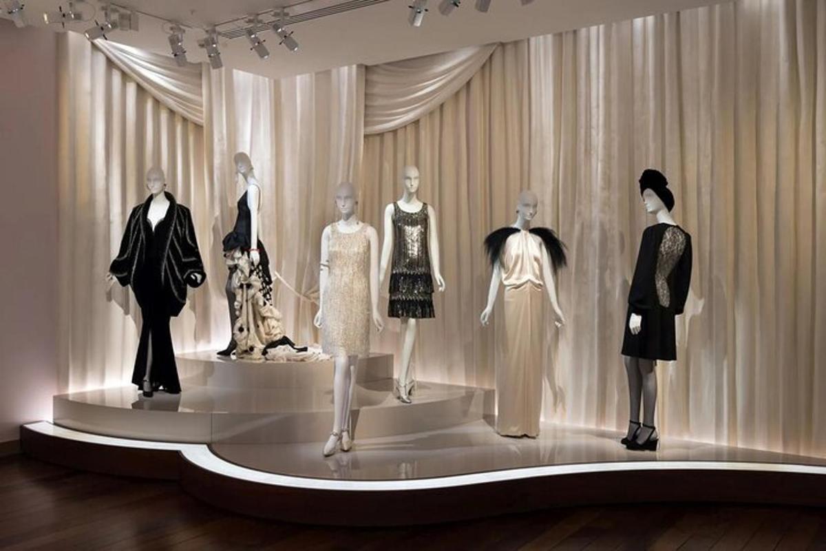 a group of mannequins on display in a fashion show
