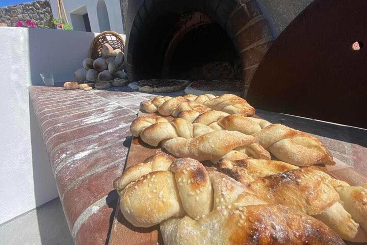 stos chleba leżący na stole