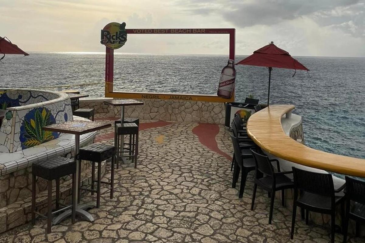 restaurace na lodi v oceánu