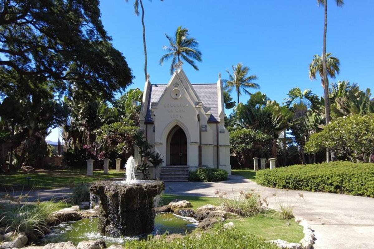 sebuah gereja dengan air pancut di hadapannya