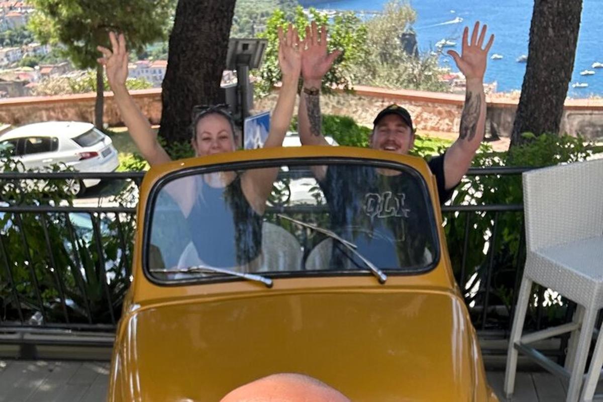 grupp inimesi, kes sõidavad autos
