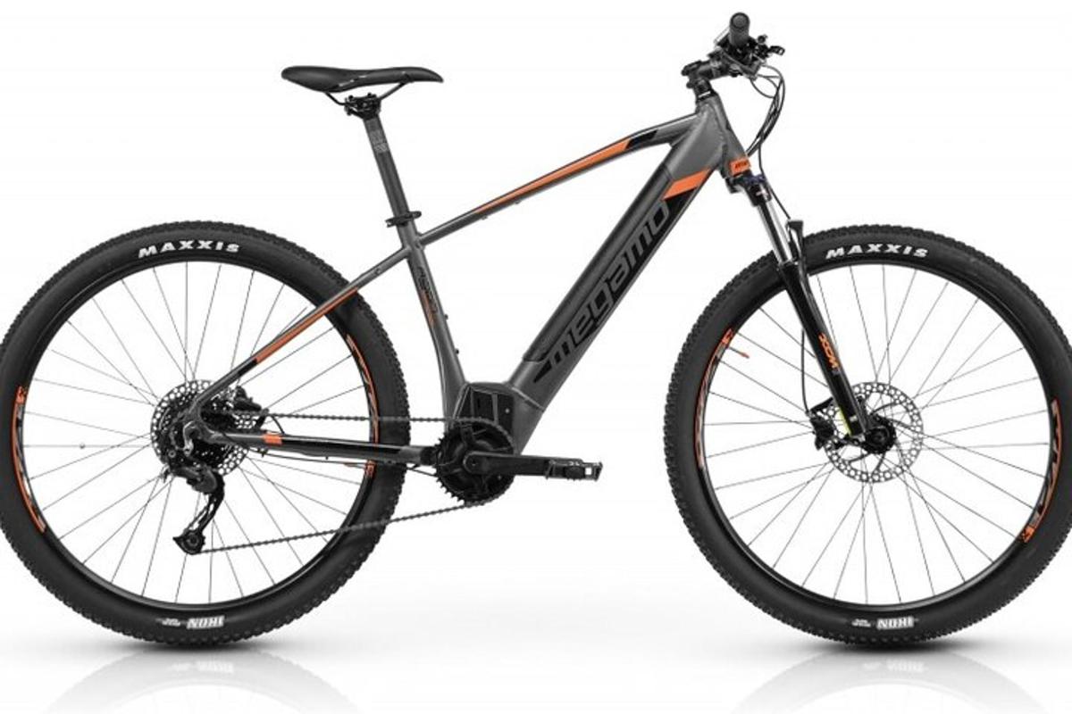 Auf weißem Hintergrund ist ein Fahrrad zu sehen