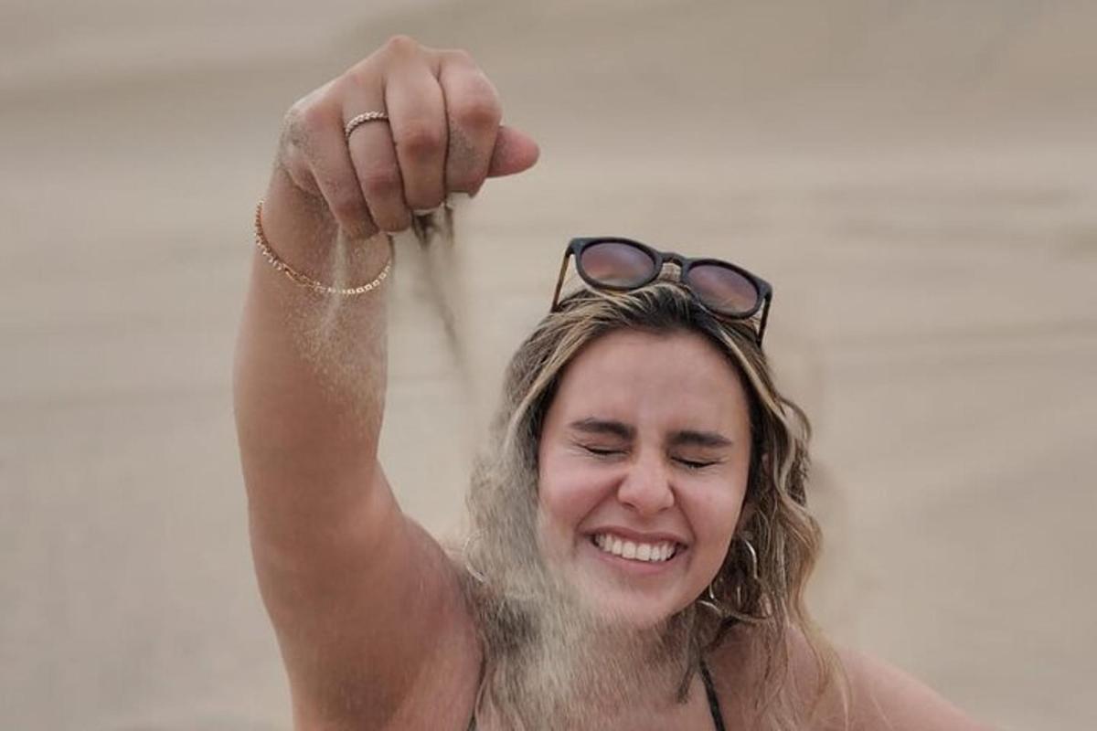 žena s bradou a okuliarmi na hlave