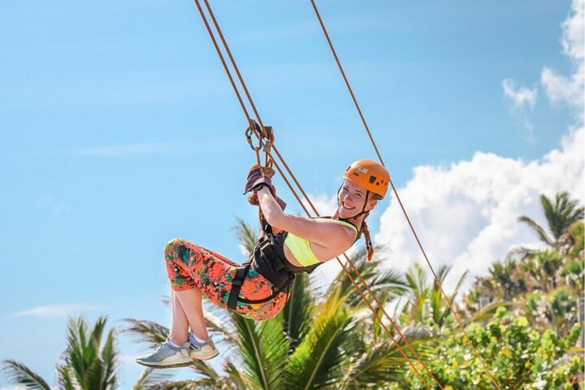 žena jede na zip line